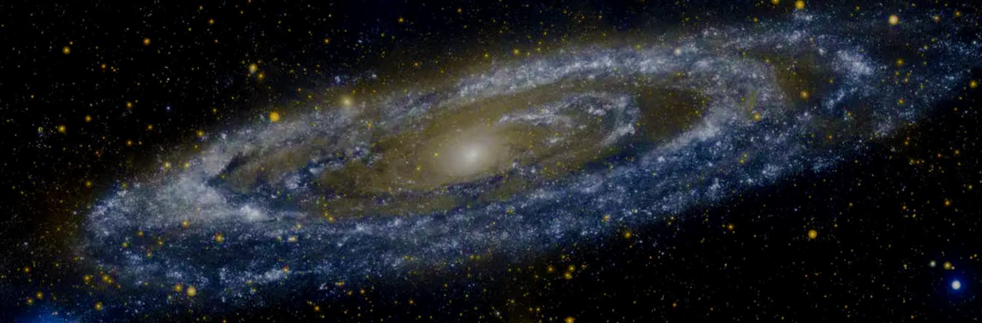 Foto. Sobre un fondo oscuro y estrellado aparece una galaxia, una mancha plana en espiral en tonos blancos, azules y amarillos. 