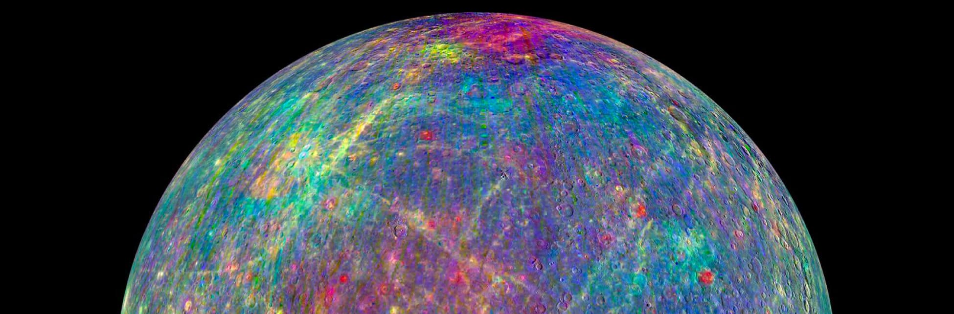 Foto. De casi toda la imagen una parte de una circunferencia que su superficie tiene colores verdes, rosados, azules fosforescentes.