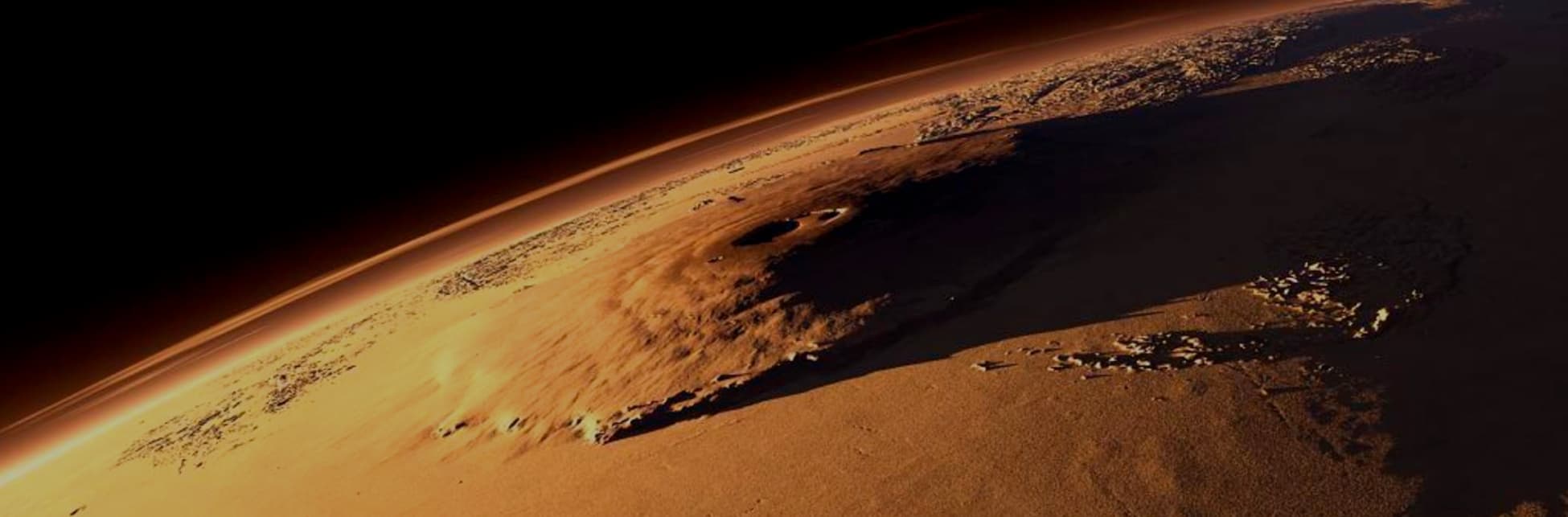 Fotografía. Sobre la superficie de un planeta rojizo, una gran protuberancia del relieve con un orificio. Es un volcán en el planeta Marte.