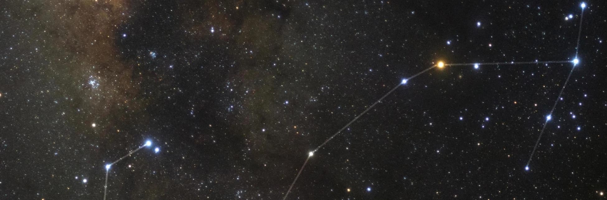 Fotografía de cielo estrellado con líneas que unen estrellas formando constelaciones.