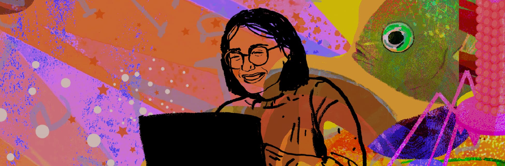 Ilustración. Sobre un fondo con tonos anaranjados, rosados y morados, se observan formas abstractas y figuras geométricas que incluyen una piedra facetada de color rojizo sostenida por una base esférica y un pez con aletas de colores. En primer plano aparece la ilustración de una persona con gafas y cabello corto, que sonríe mientras utiliza un computador portátil.