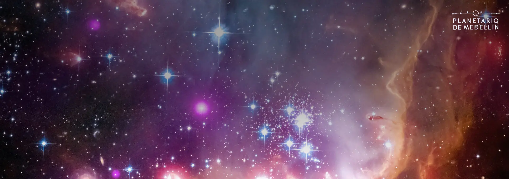 Fotografía de galaxia con estrellas.