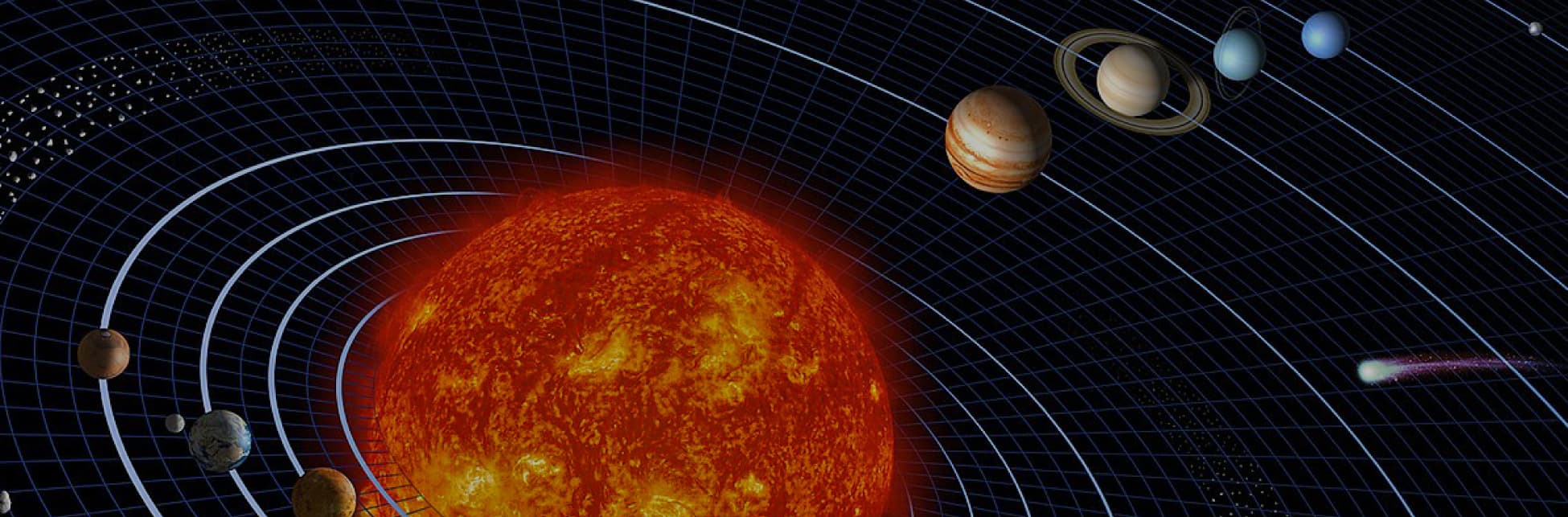 Ilustración. Sobre un fondo negro con una malla curva azul que representa la deformación del espacio-tiempo, se observan varios planetas alineados, incluyendo Saturno con sus anillos, Júpiter y Neptuno. En la parte inferior izquierda, el Sol brilla intensamente con una textura ardiente. Cerca de la esquina inferior derecha, un cometa con una larga estela se dirige hacia el borde de la imagen.