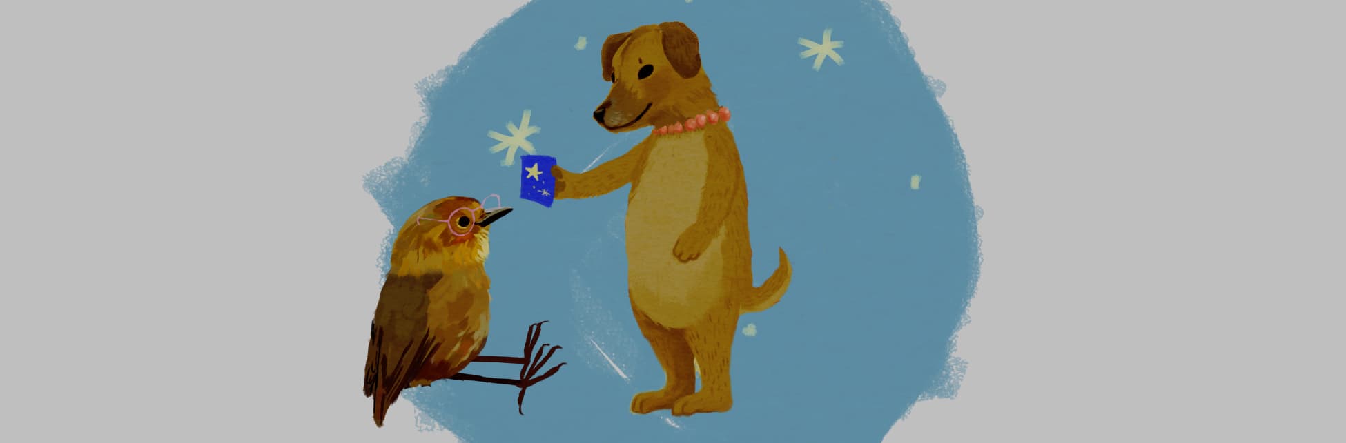 Ilustración. Un pájaro, con gafas rosadas, sentado mientras observa una libreta azul adornada con un dibujo de estrellas. Sosteniendo la libreta se encuentra un perro parado sobre sus dos patas traseras, luciendo un collar de bolitas rosadas, mientras dirige su mirada hacia el pájaro.