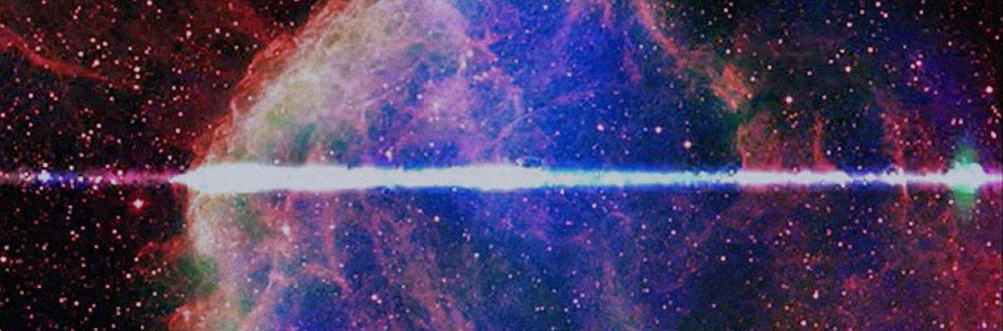 Montaje. Sobre una fotografía astronómica que muestra, sobre el fondo negro del espacio, una nebulosa azul con varias estrellas, se ve el montaje de un sonograma azul vertical que atraviesa la imagen.