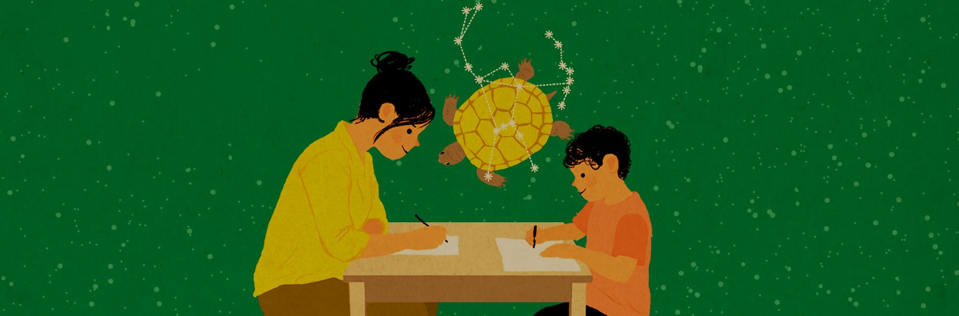 Ilustración. Sobre un fondo verde con puntos que simulan estrellas, se observa una tortuga con estrellas formando una constelación sobre su caparazón y, abajo, una persona adulta y un niño dibujando en una mesa.